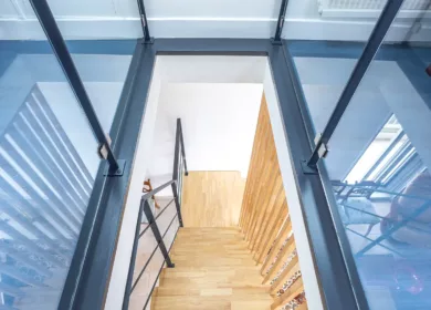 Création d'un escalier sur-mesure dans un duplex à Saint-Malo par RGE 35