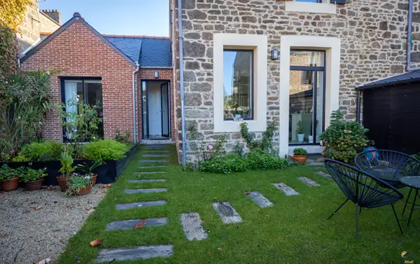 Aménagement de l'espace extérieur d'une maison à Saint-Malo by RGE 35