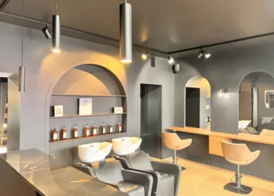 Décoration et aménagement complet d'un barber shop à Saint-Malo by RGE 35